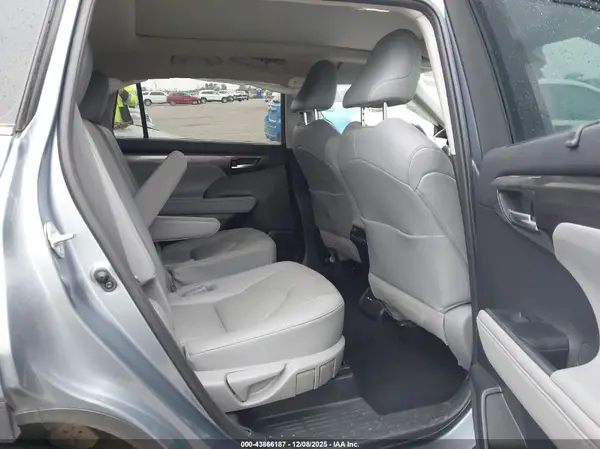 5TDFZRBH7LS052802 2020 TOYOTA HIGHLANDER - Image 8