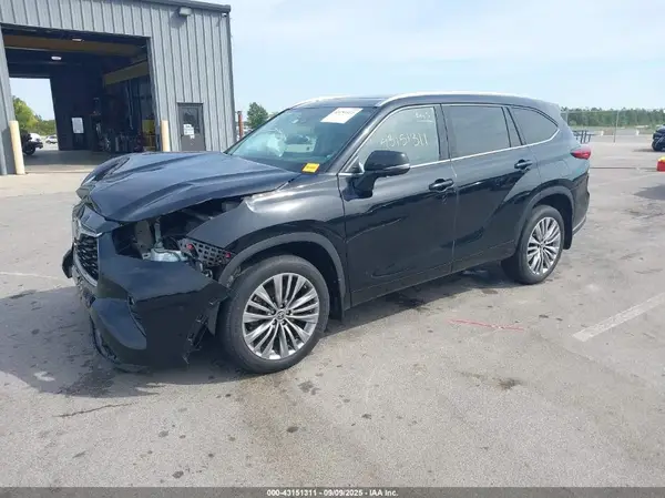 5TDFZRBH7MS078026 2021 TOYOTA HIGHLANDER - Image 2