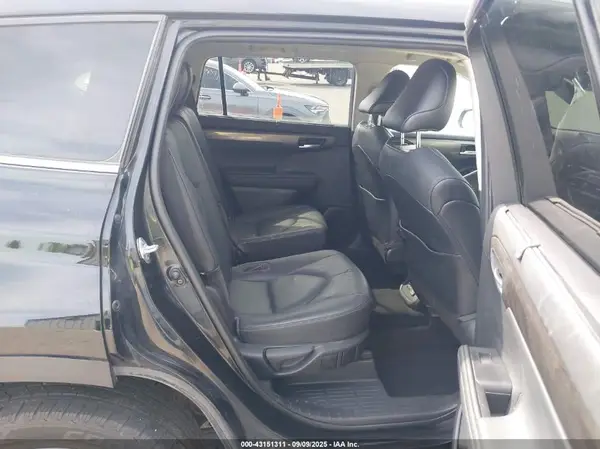 5TDFZRBH7MS078026 2021 TOYOTA HIGHLANDER - Image 8