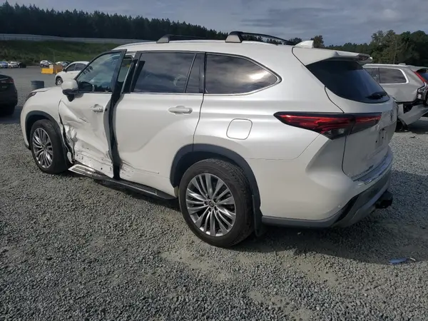 5TDFZRBH7MS086496 2021 TOYOTA HIGHLANDER - Image 2