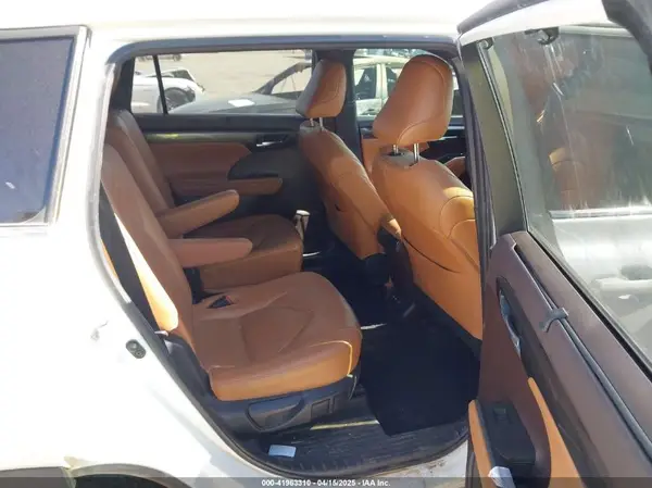 5TDFZRBH7MS106231 2021 TOYOTA HIGHLANDER - Image 8