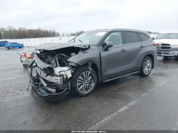 5TDFZRBH7MS106875 2021 TOYOTA HIGHLANDER - Image 2