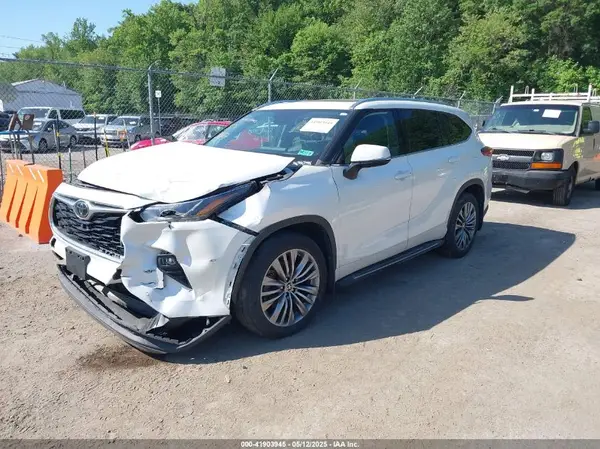 5TDFZRBH7MS109498 2021 TOYOTA HIGHLANDER - Image 2