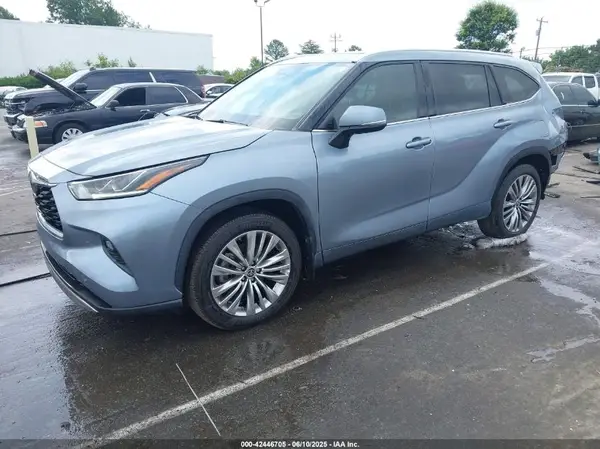 5TDFZRBH7MS109534 2021 TOYOTA HIGHLANDER - Image 2