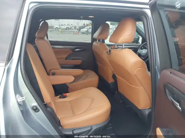 5TDFZRBH7MS109534 2021 TOYOTA HIGHLANDER - Image 8