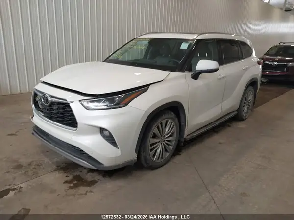 5TDFZRBH7MS109890 2021 TOYOTA HIGHLANDER - Image 2