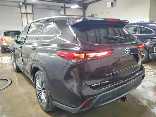 5TDFZRBH7MS111185 2021 TOYOTA HIGHLANDER - Image 2