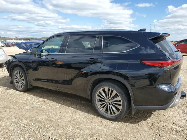 5TDFZRBH7MS130772 2021 TOYOTA HIGHLANDER - Image 2