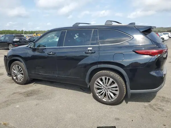 5TDFZRBH7MS141139 2021 TOYOTA HIGHLANDER - Image 2