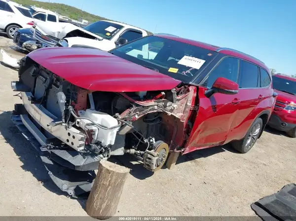 5TDFZRBH7MS150052 2021 TOYOTA HIGHLANDER - Image 2