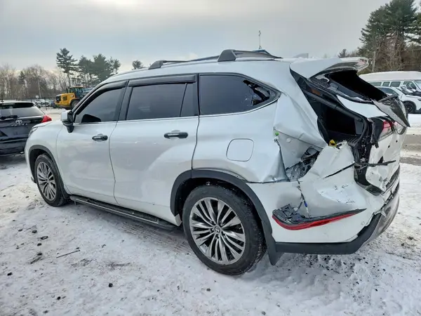 5TDFZRBH7NS164406 2022 TOYOTA HIGHLANDER - Image 2