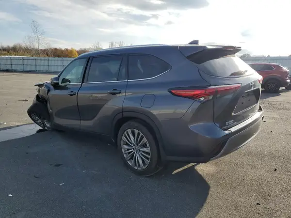 5TDFZRBH7NS185482 2022 TOYOTA HIGHLANDER - Image 2