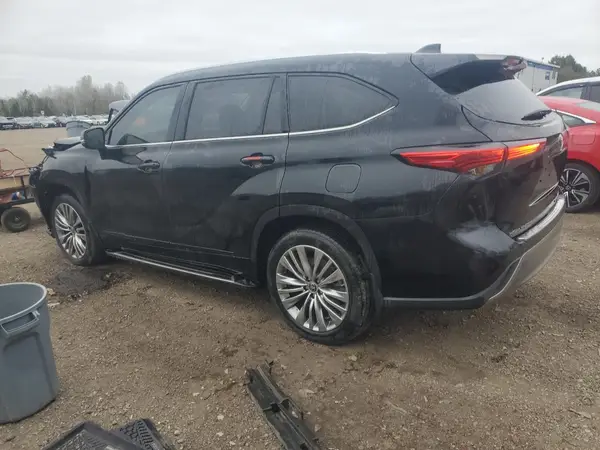 5TDFZRBH7NS192626 2022 TOYOTA HIGHLANDER - Image 2
