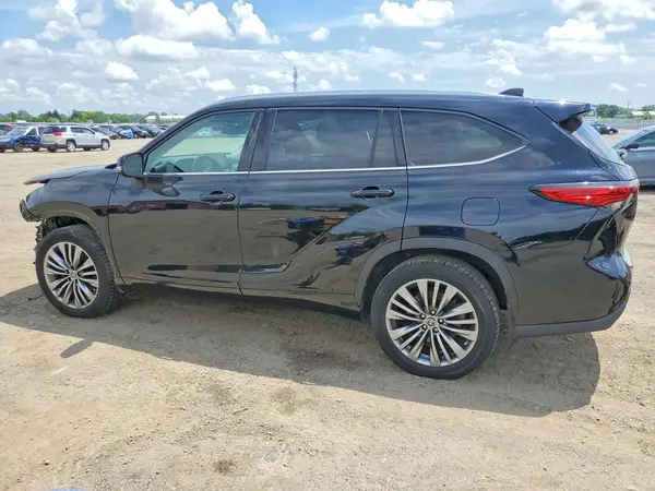 5TDFZRBH7NS205665 2022 TOYOTA HIGHLANDER - Image 2