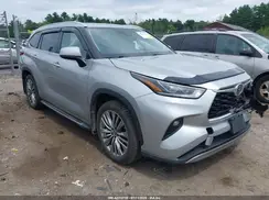 5TDFZRBH7NS209781 2022 TOYOTA HIGHLANDER