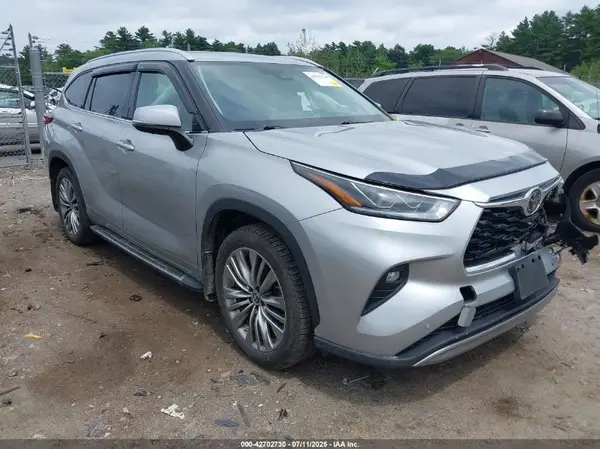 5TDFZRBH7NS209781 2022 TOYOTA HIGHLANDER - Image 1