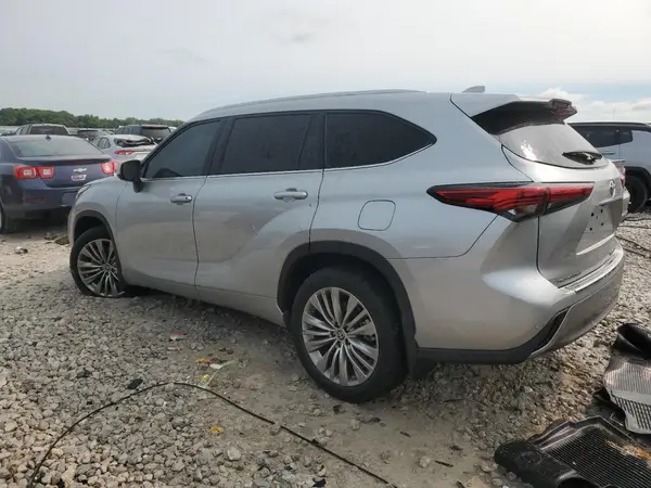 5TDFZRBH7NS215094 2022 TOYOTA HIGHLANDER - Image 2
