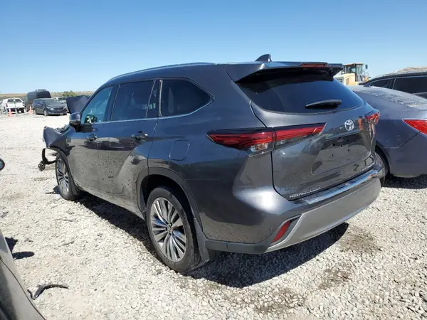 5TDFZRBH7NS232882 2022 TOYOTA HIGHLANDER - Image 2