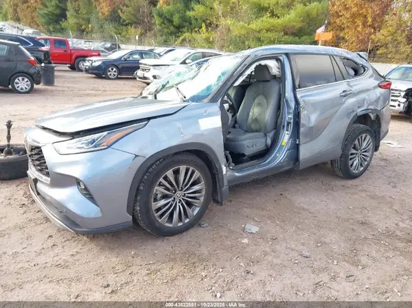 5TDFZRBH8LS008761 2020 TOYOTA HIGHLANDER - Image 2