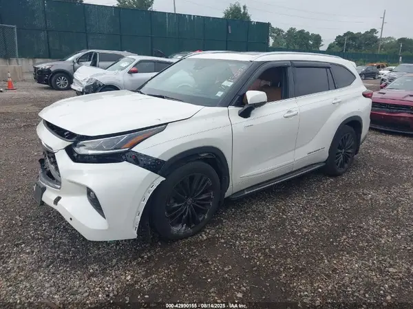 5TDFZRBH8LS019792 2020 TOYOTA HIGHLANDER - Image 2
