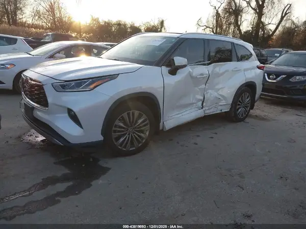 5TDFZRBH8LS021431 2020 TOYOTA HIGHLANDER - Image 2
