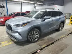 5TDFZRBH8LS035104 2020 TOYOTA HIGHLANDER