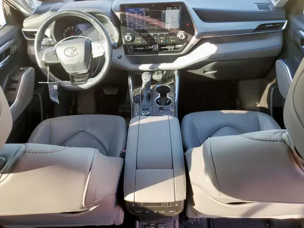 5TDFZRBH8LS050637 2020 TOYOTA HIGHLANDER - Image 8