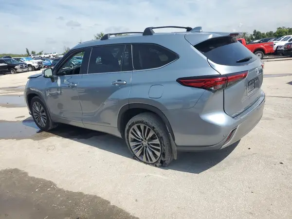 5TDFZRBH8LS053201 2020 TOYOTA HIGHLANDER - Image 2