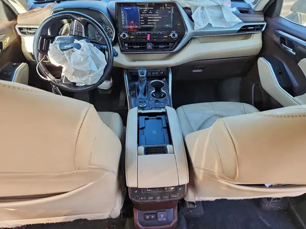 5TDFZRBH8MS071134 2021 TOYOTA HIGHLANDER - Image 8
