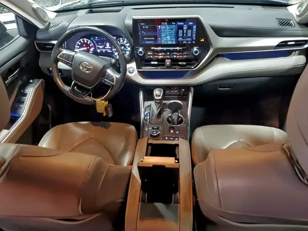 5TDFZRBH8MS085597 2021 TOYOTA HIGHLANDER - Image 8