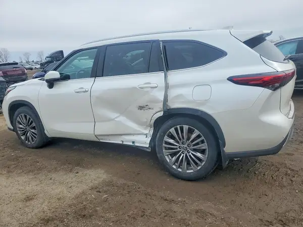 5TDFZRBH8MS102172 2021 TOYOTA HIGHLANDER - Image 2
