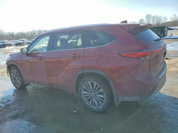 5TDFZRBH8MS111180 2021 TOYOTA HIGHLANDER - Image 2