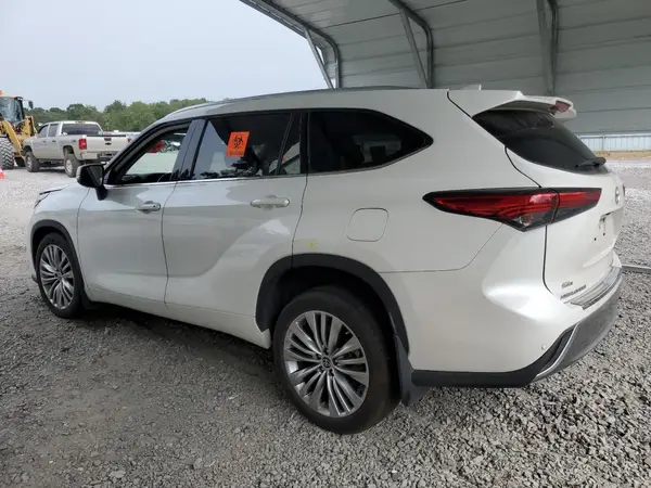 5TDFZRBH8MS118288 2021 TOYOTA HIGHLANDER - Image 2