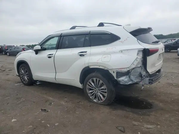 5TDFZRBH8MS137388 2021 TOYOTA HIGHLANDER - Image 2