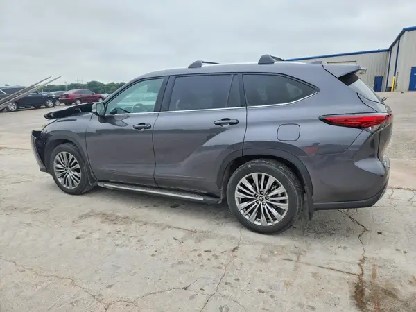5TDFZRBH8MS150741 2021 TOYOTA HIGHLANDER - Image 2