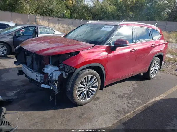 5TDFZRBH8NS162454 2022 TOYOTA HIGHLANDER - Image 2