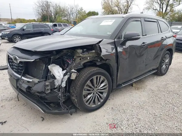 5TDFZRBH8NS166228 2022 TOYOTA HIGHLANDER - Image 2
