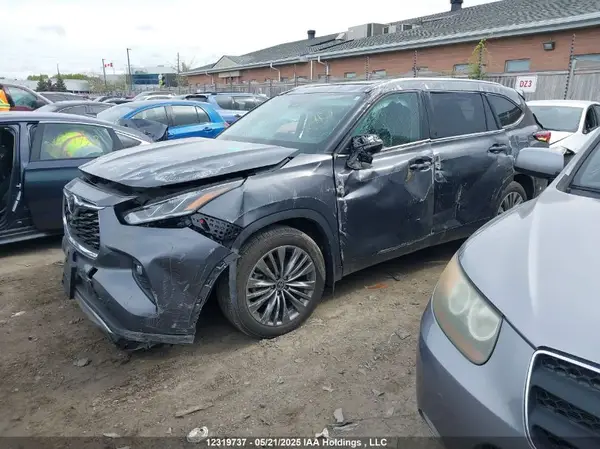 5TDFZRBH8NS169890 2022 TOYOTA HIGHLANDER - Image 2