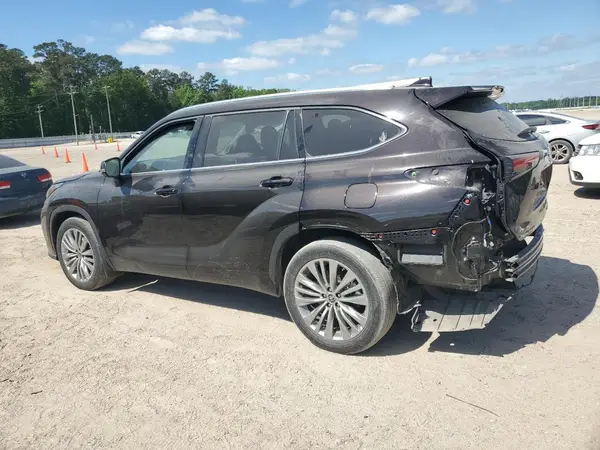 5TDFZRBH8NS183062 2022 TOYOTA HIGHLANDER - Image 2