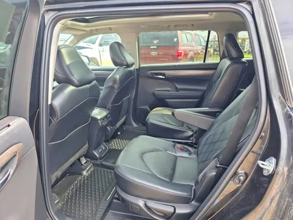 5TDFZRBH8NS195583 2022 TOYOTA HIGHLANDER - Image 8
