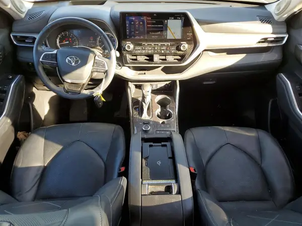 5TDFZRBH8NS205111 2022 TOYOTA HIGHLANDER - Image 8