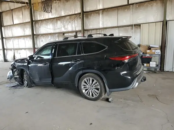 5TDFZRBH8NS209952 2022 TOYOTA HIGHLANDER - Image 2