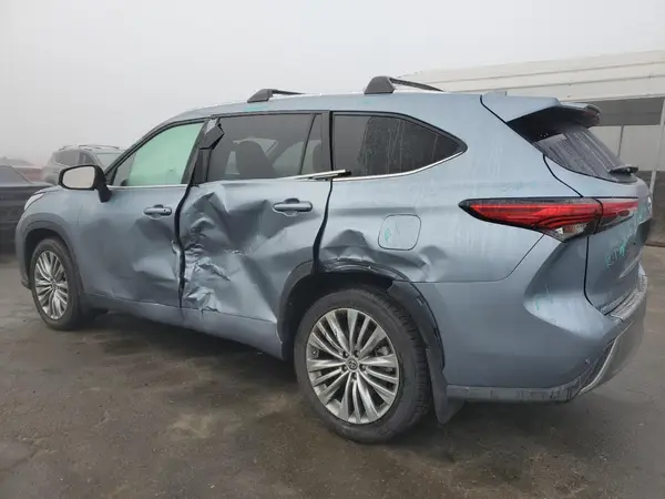 5TDFZRBH8NS215444 2022 TOYOTA HIGHLANDER - Image 2