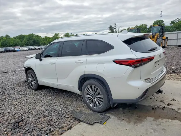 5TDFZRBH8NS220983 2022 TOYOTA HIGHLANDER - Image 2