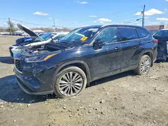 5TDFZRBH8NS227240 2022 TOYOTA HIGHLANDER