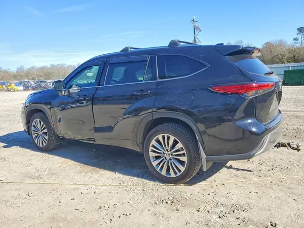 5TDFZRBH8NS227836 2022 TOYOTA HIGHLANDER - Image 2