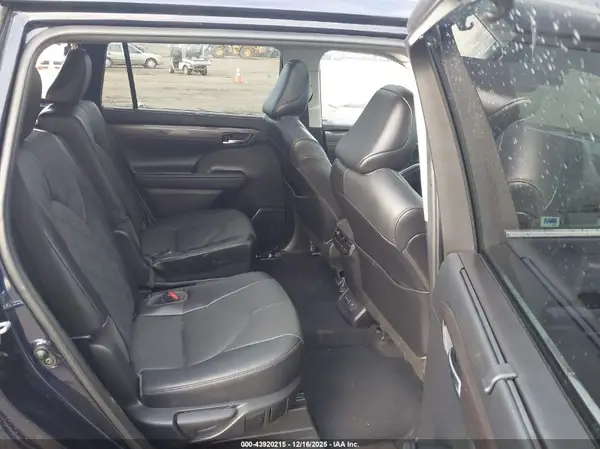 5TDFZRBH8NS228727 2022 TOYOTA HIGHLANDER - Image 8