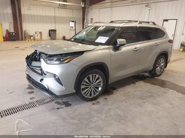 5TDFZRBH8NS250761 2022 TOYOTA HIGHLANDER - Image 2