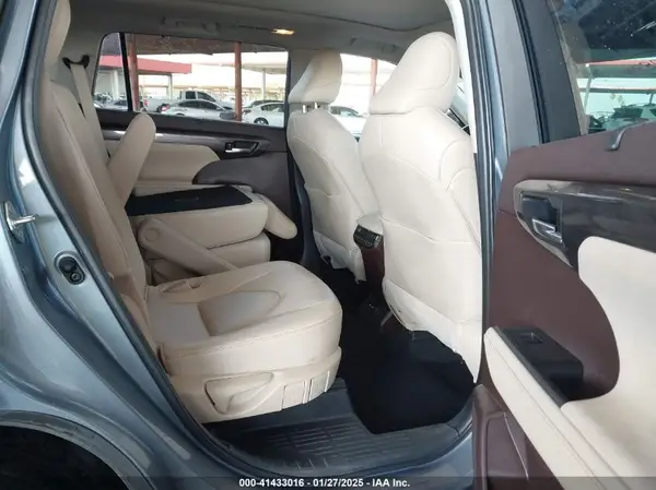 5TDFZRBH9MS064080 2021 TOYOTA HIGHLANDER - Image 8