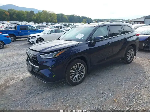 5TDFZRBH9MS073183 2021 TOYOTA HIGHLANDER - Image 2